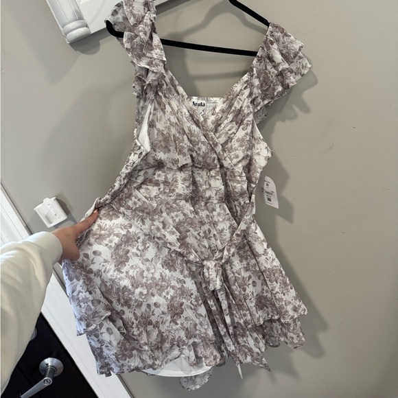 Arula 2XL Floral Tie Belt Romper - Picture 4 of 7